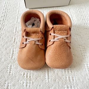 BRAND NEW Freshly Pick Baby Moccasin  Zion Oxford - Brown - Size 5